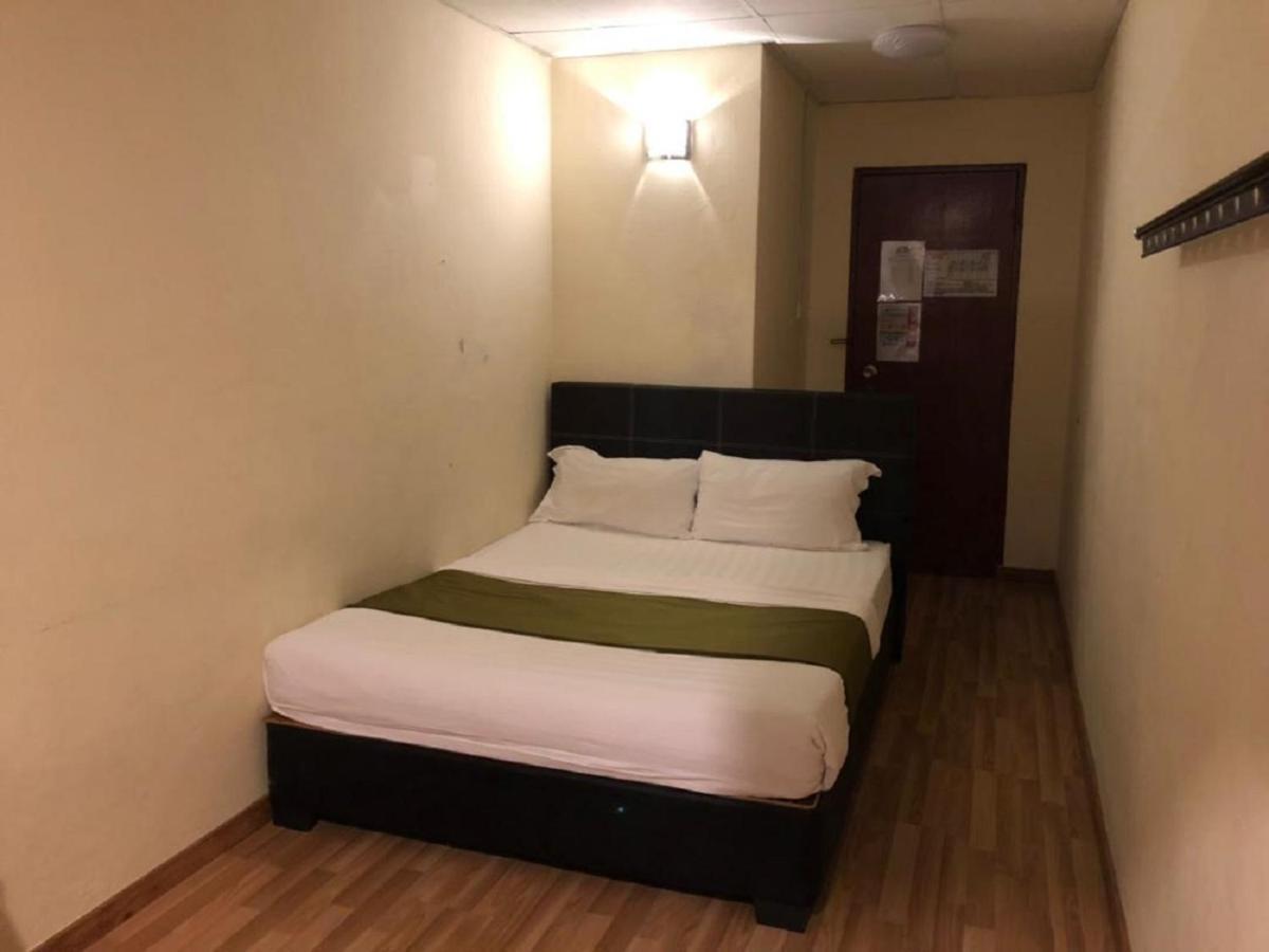 Hotel Sarina Mukah Buitenkant foto