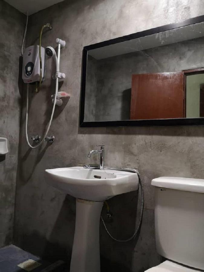 Hotel Sarina Mukah Buitenkant foto