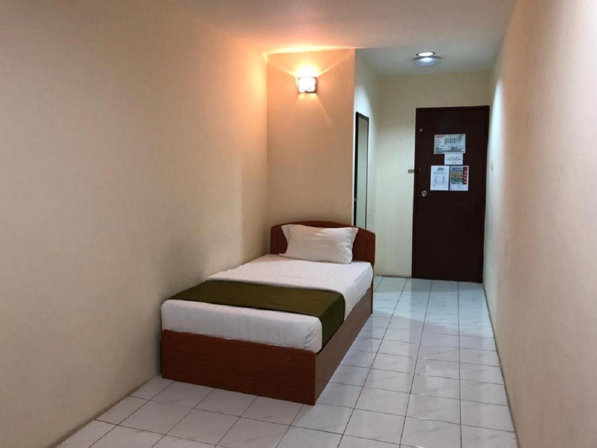 Hotel Sarina Mukah Buitenkant foto